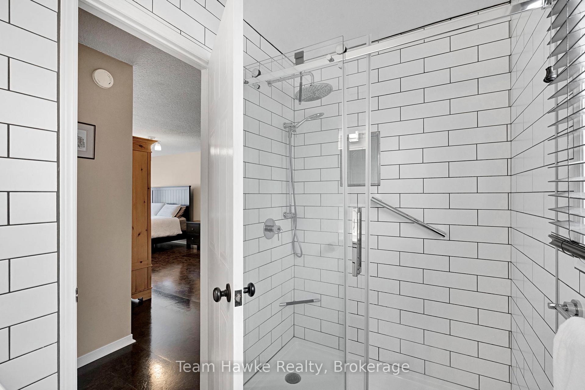 Photo 43 of 945 Dominion Avenue, Midland — HOMEH