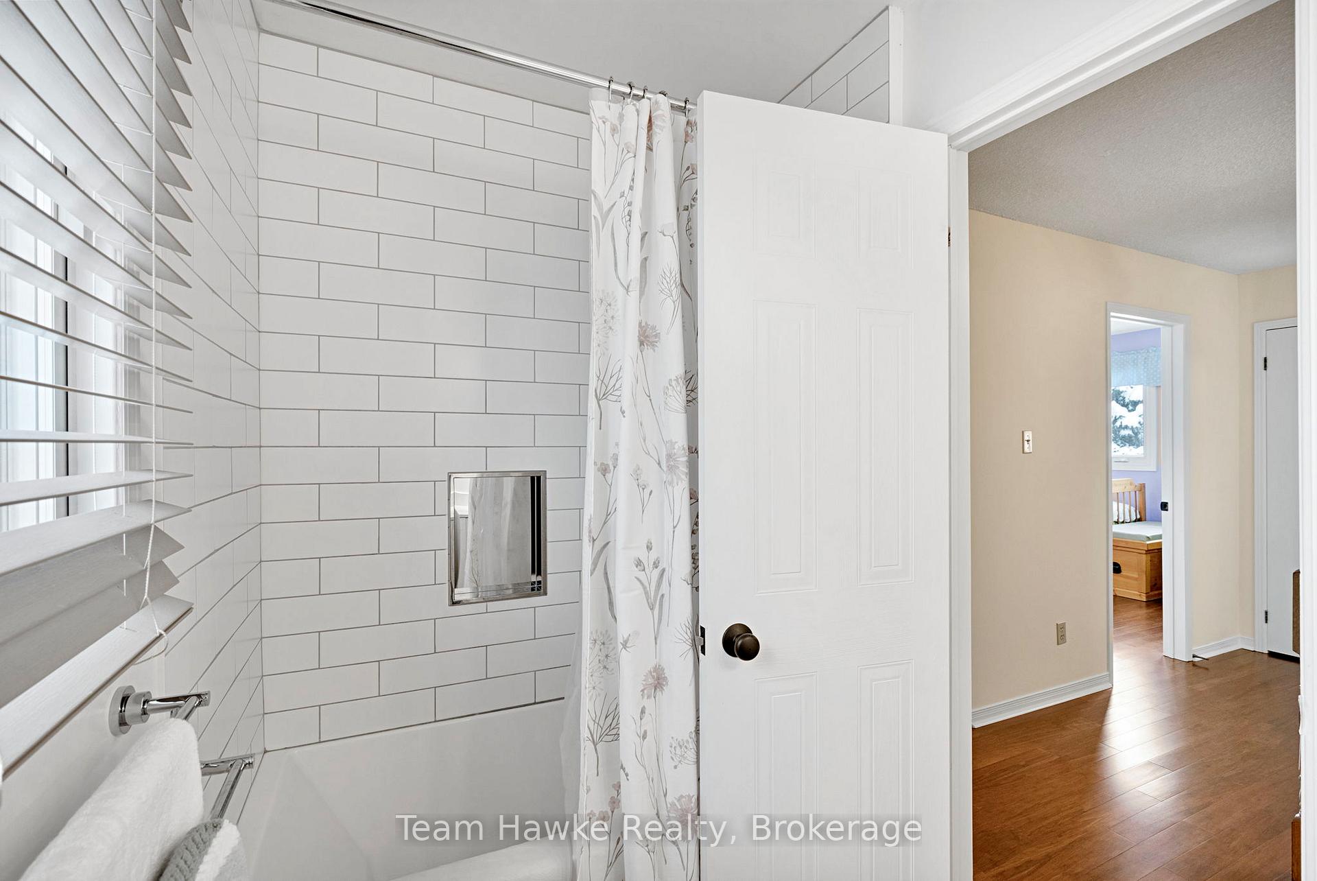 Photo 16 of 945 Dominion Avenue, Midland — HOMEH