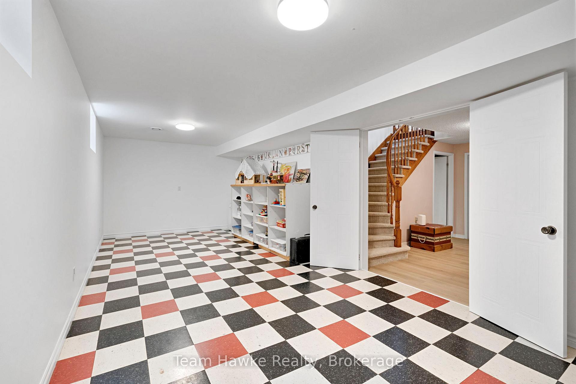 Photo 15 of 945 Dominion Avenue, Midland — HOMEH