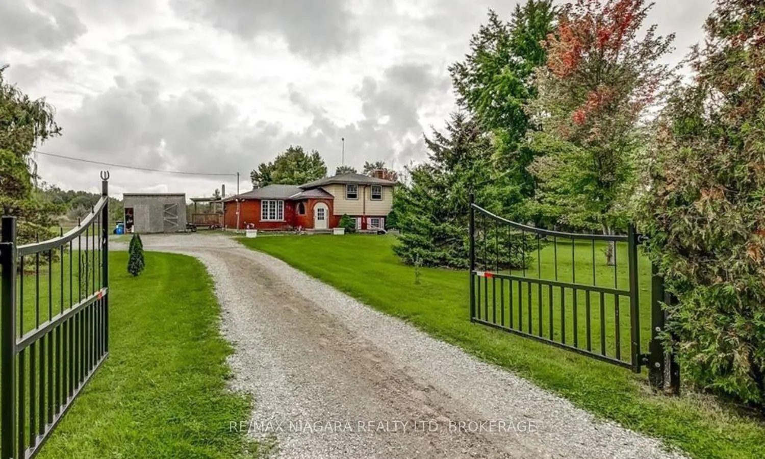 Photo 2 of 851 Forks Road E, Port Colborne, Sherkston — HOMEH