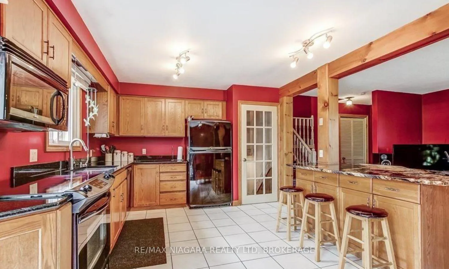 Photo 6 of 851 Forks Road E, Port Colborne, Sherkston — HOMEH