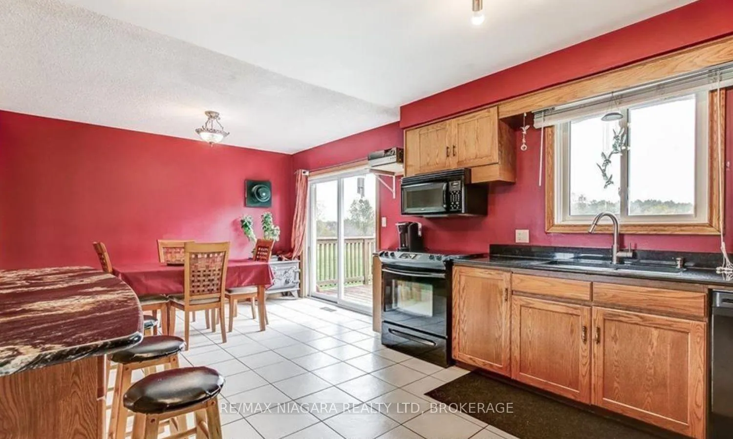 Photo 7 of 851 Forks Road E, Port Colborne, Sherkston — HOMEH