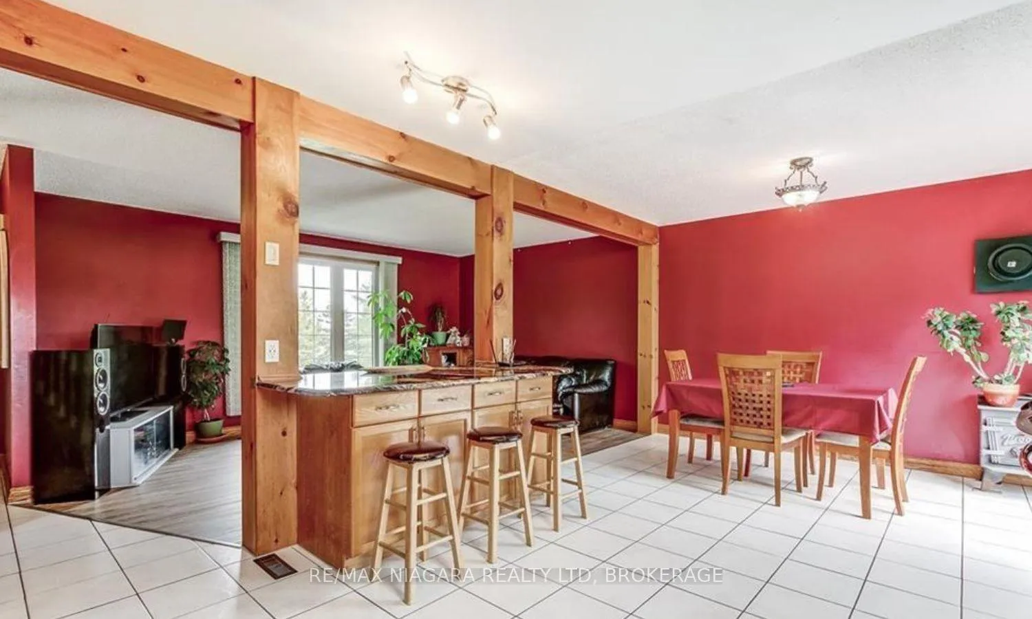 Photo 8 of 851 Forks Road E, Port Colborne, Sherkston — HOMEH