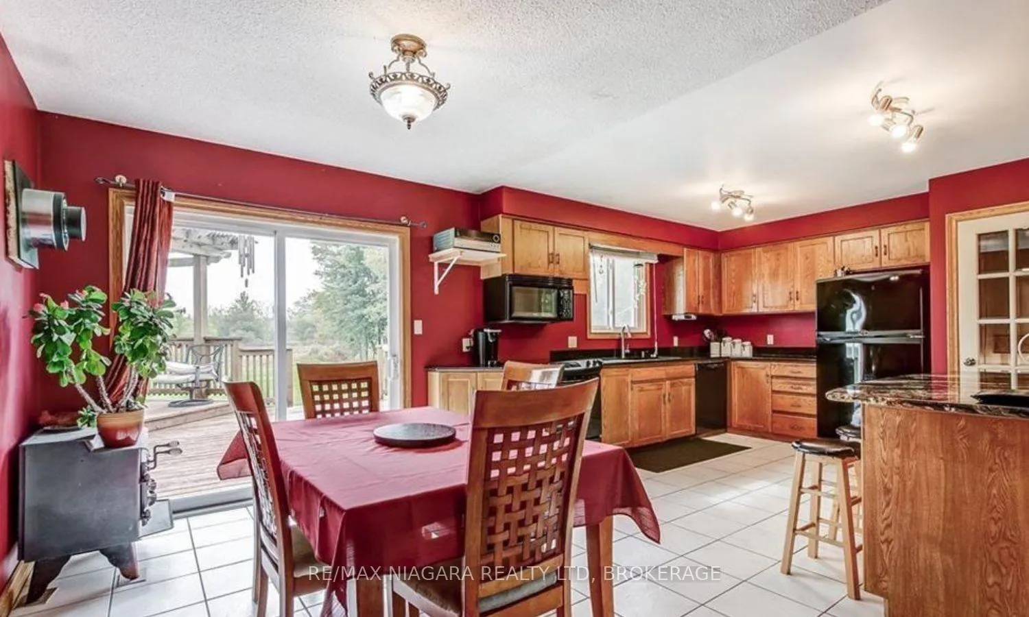 Photo 9 of 851 Forks Road E, Port Colborne, Sherkston — HOMEH