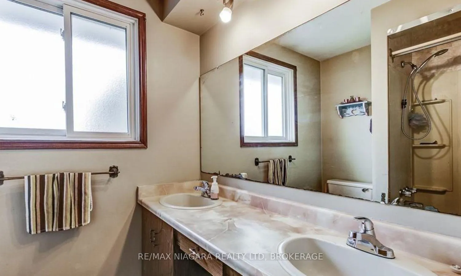 Photo 10 of 851 Forks Road E, Port Colborne, Sherkston — HOMEH