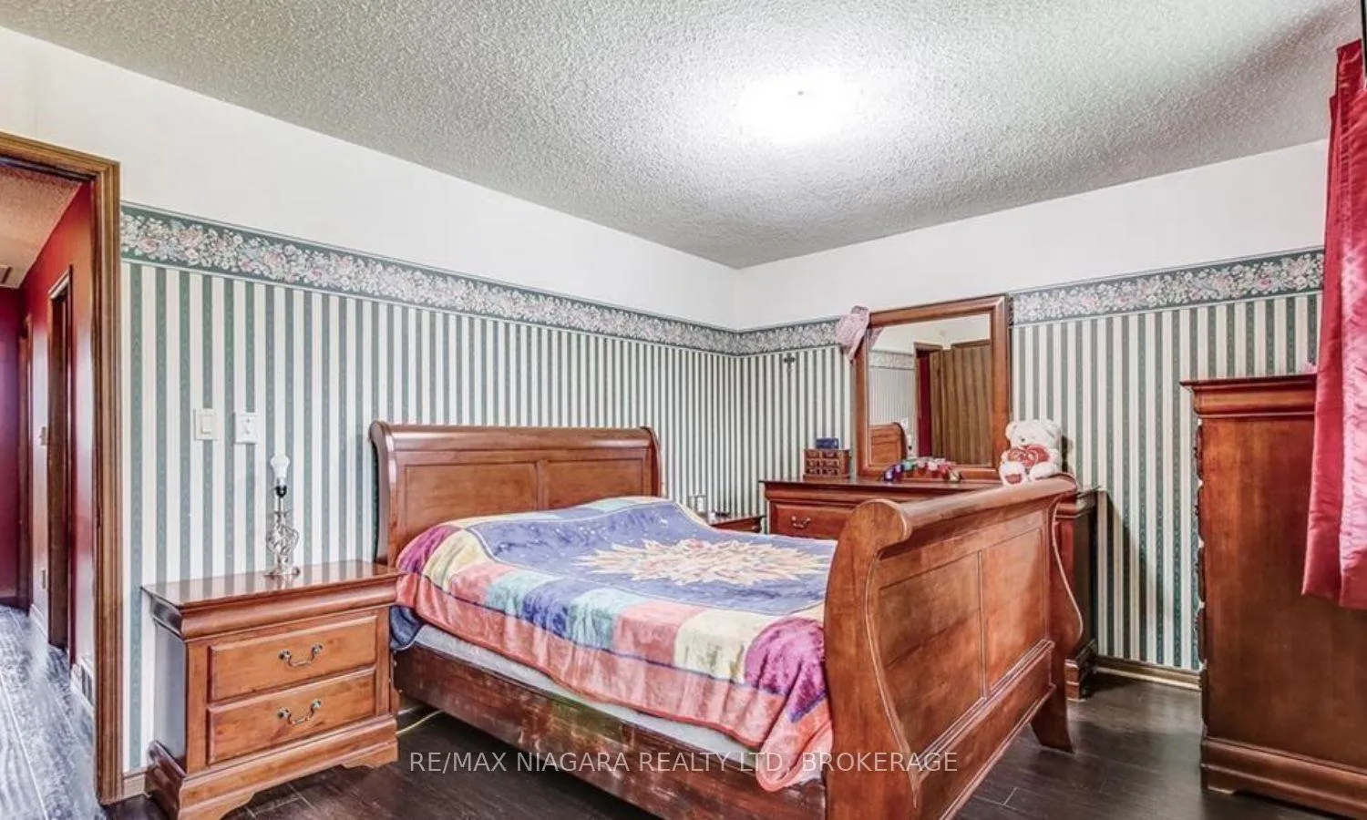 Photo 11 of 851 Forks Road E, Port Colborne, Sherkston — HOMEH