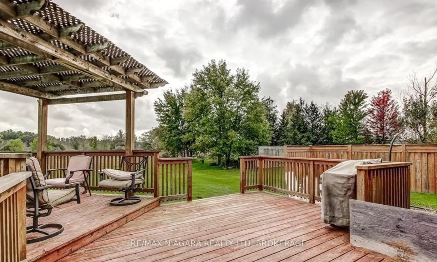Photo 14 of 851 Forks Road E, Port Colborne, Sherkston — HOMEH