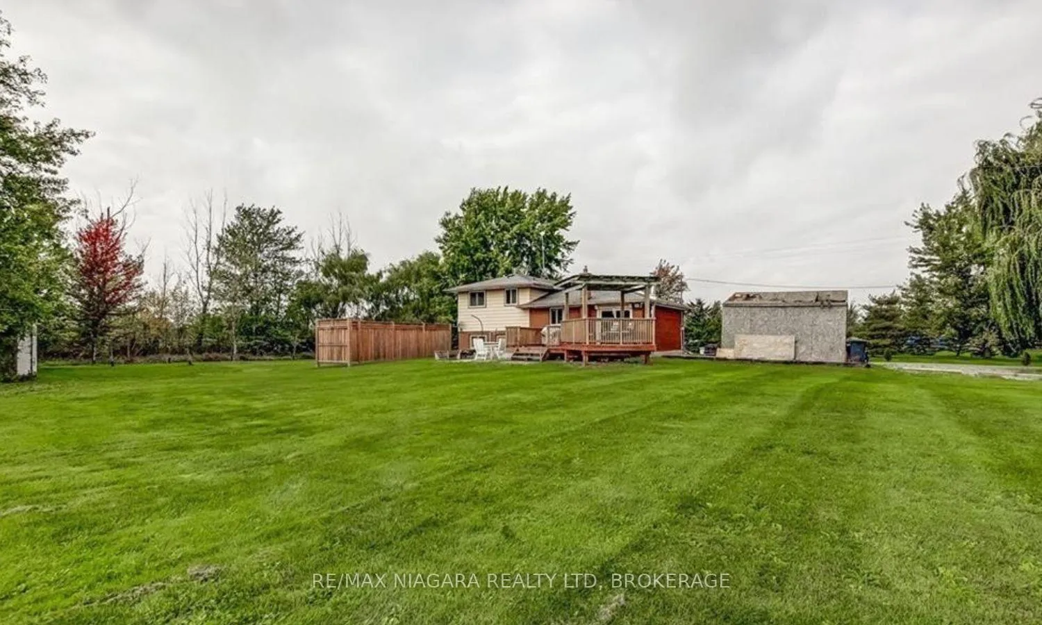 Photo 16 of 851 Forks Road E, Port Colborne, Sherkston — HOMEH