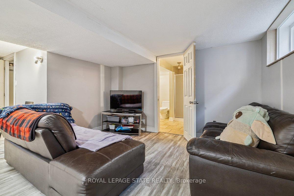 Photo 15 of 8 Wavell Avenue, Hamilton, Centremount — HOMEH