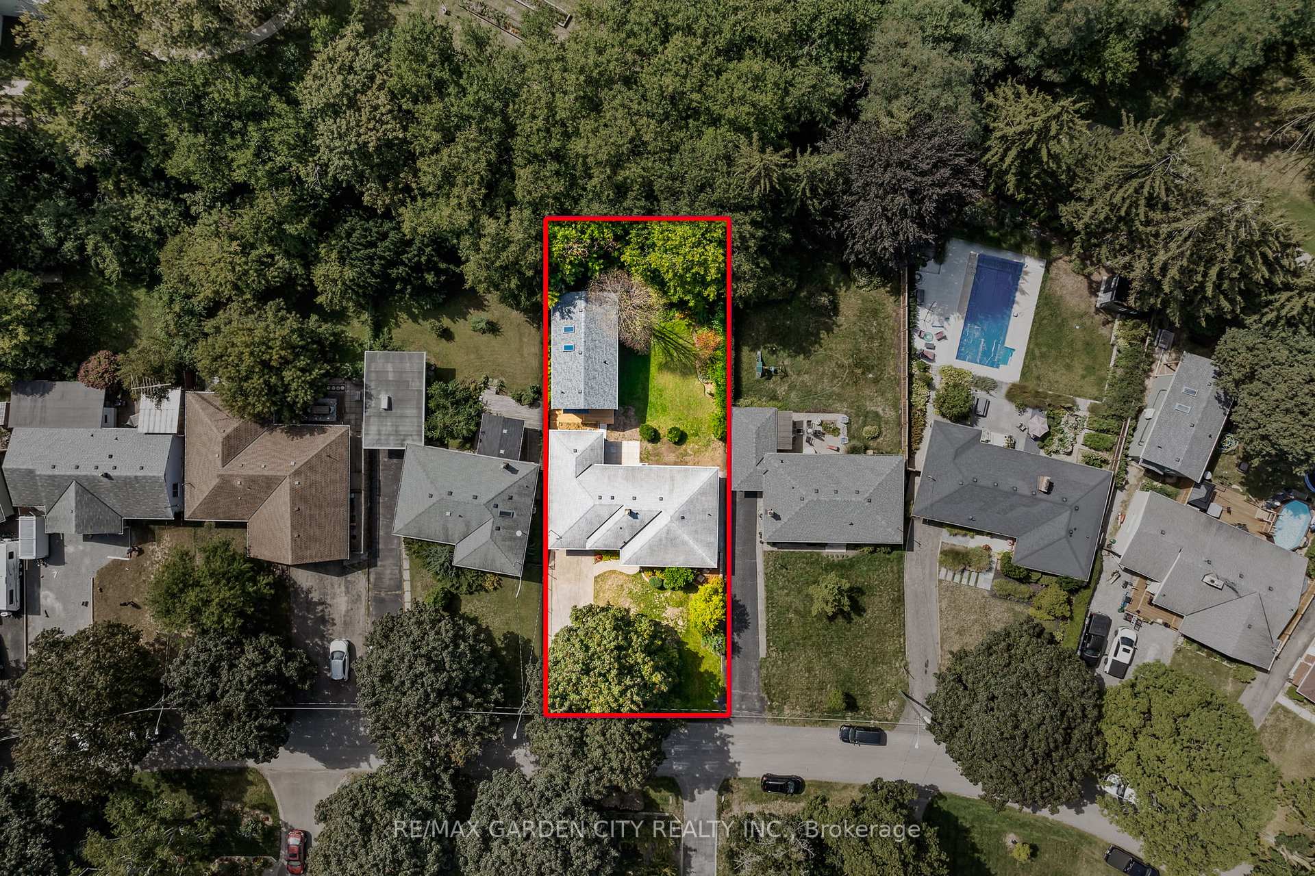 Photo 13 of 34 Kenworth Drive, St. Catharines, Carlton/Bunting — HOMEH