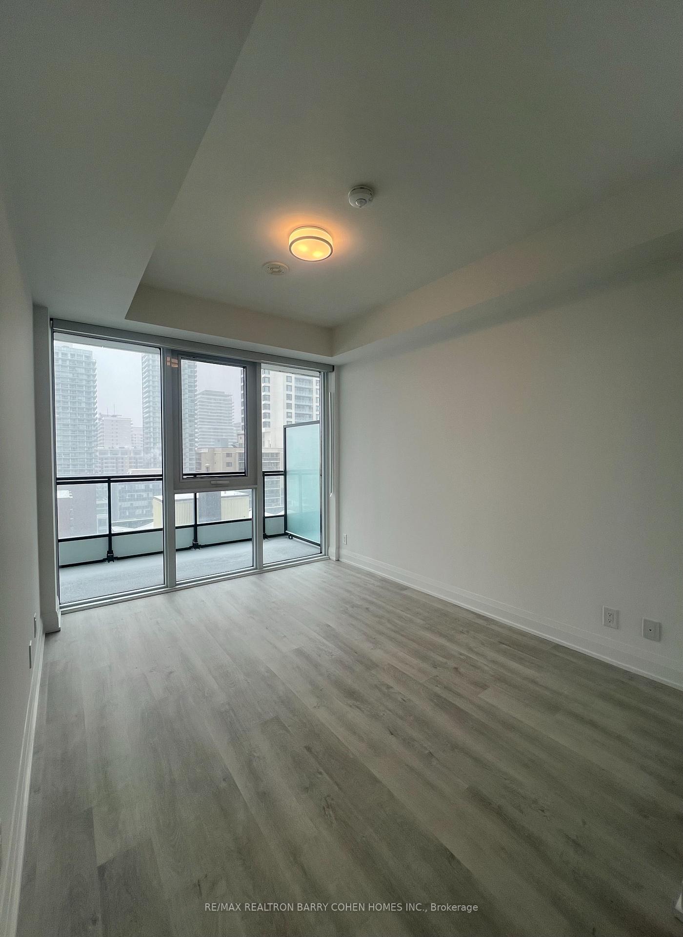 Photo 4 of Unit 1606, 65 Broadway Avenue, Toronto, Mount Pleasant West — HOMEH