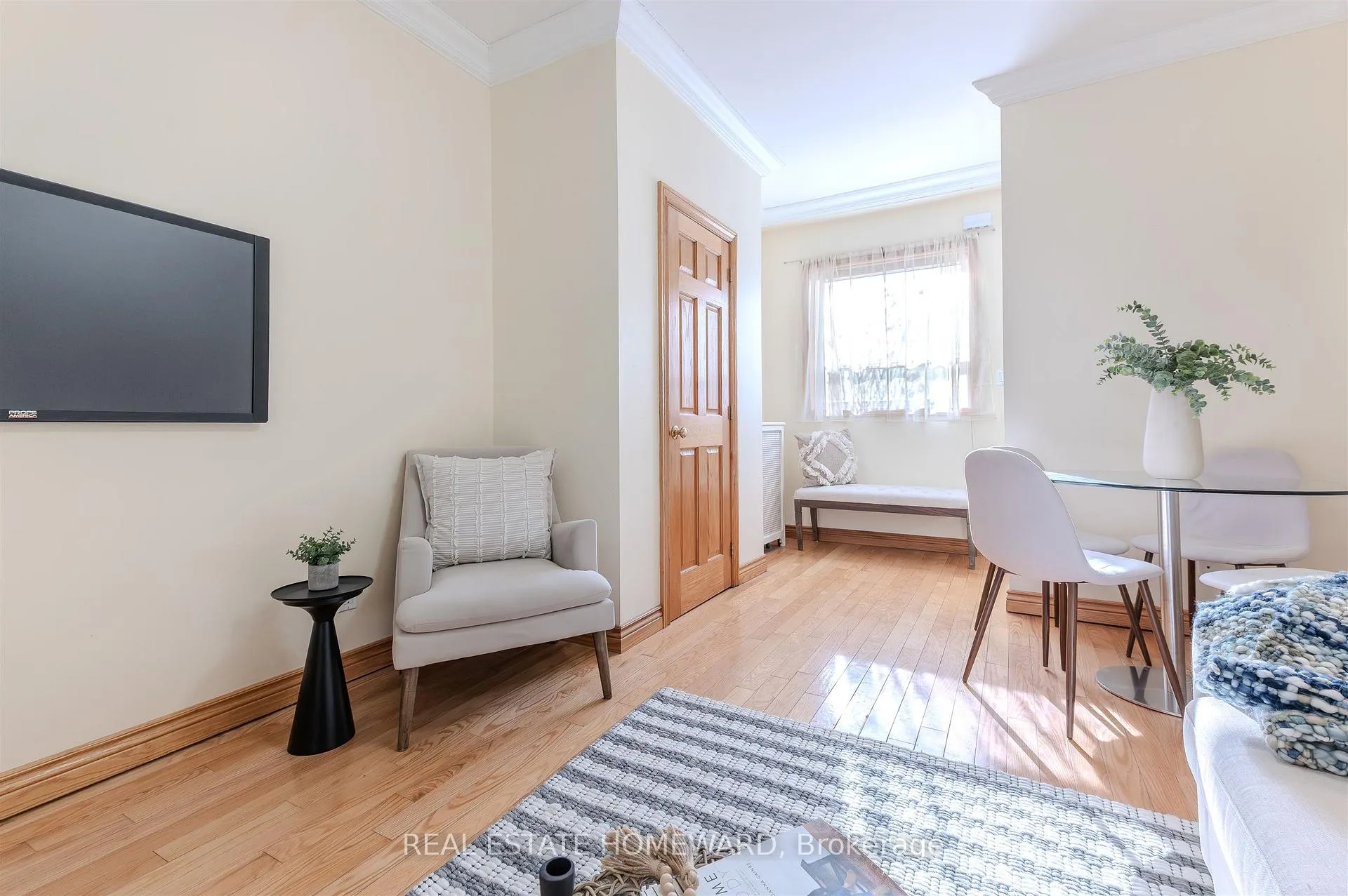 Photo 7 of 462 & 464 Sammon Avenue, Toronto, Danforth Village-East York — HOMEH