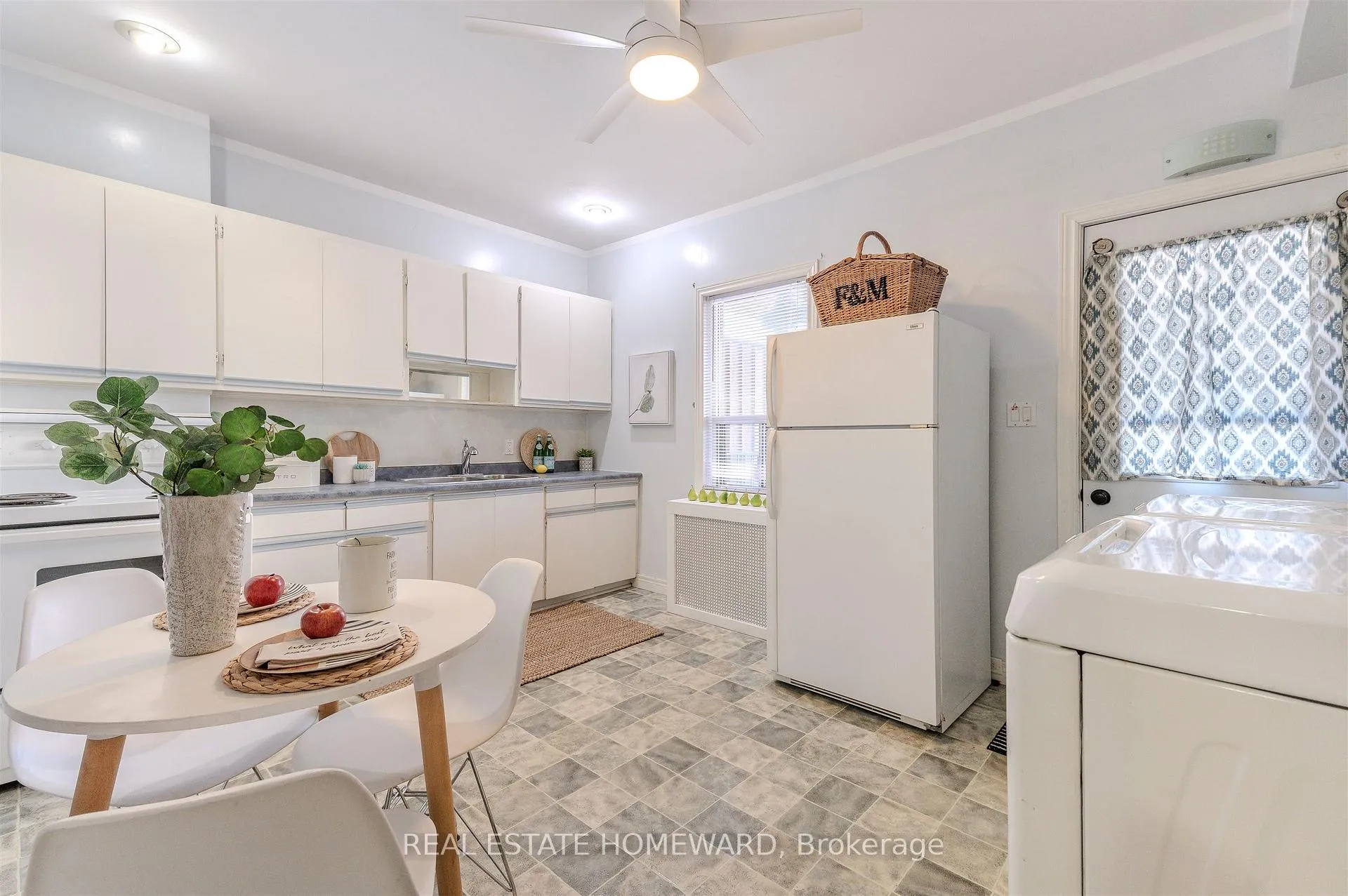 Photo 12 of 462 & 464 Sammon Avenue, Toronto, Danforth Village-East York — HOMEH