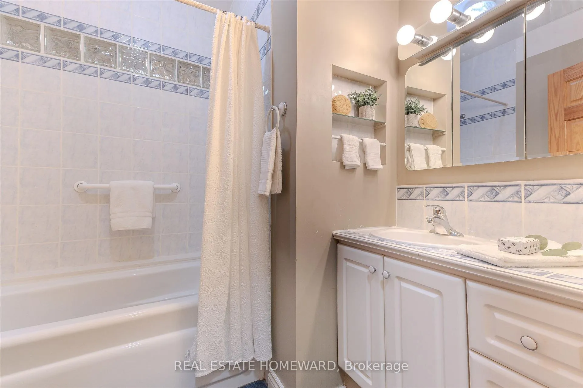 Photo 21 of 462 & 464 Sammon Avenue, Toronto, Danforth Village-East York — HOMEH