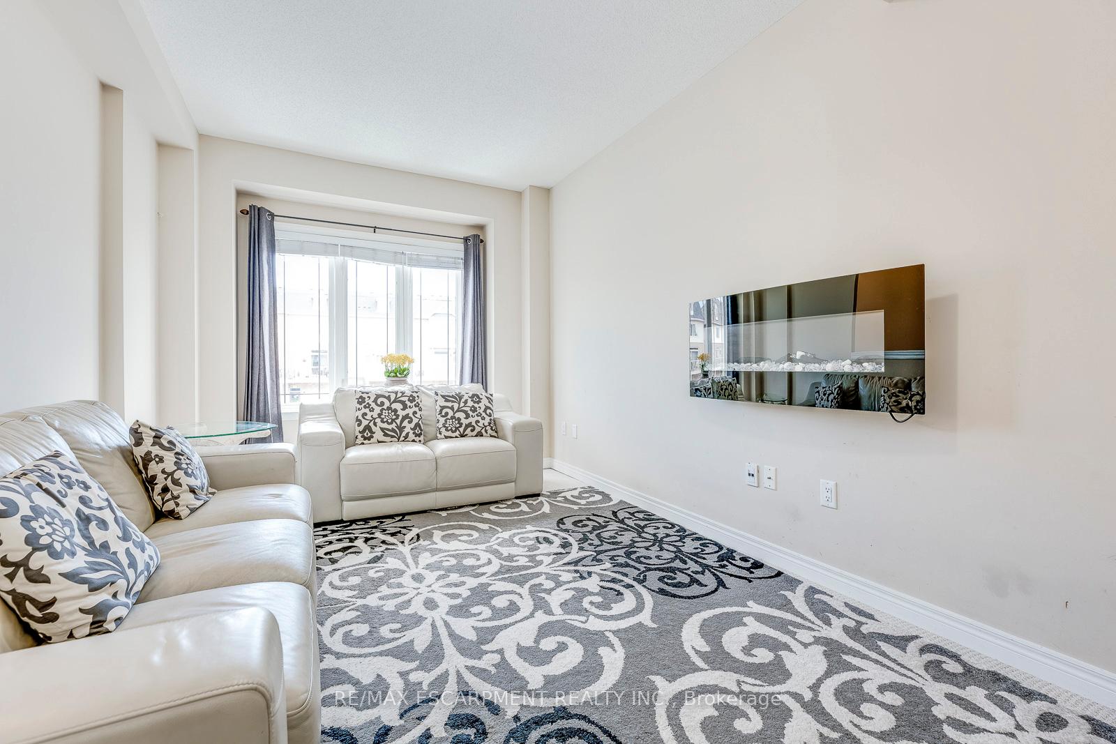 Photo 5 of 4184 Galileo Common Drive, Burlington, Shoreacres — HOMEH