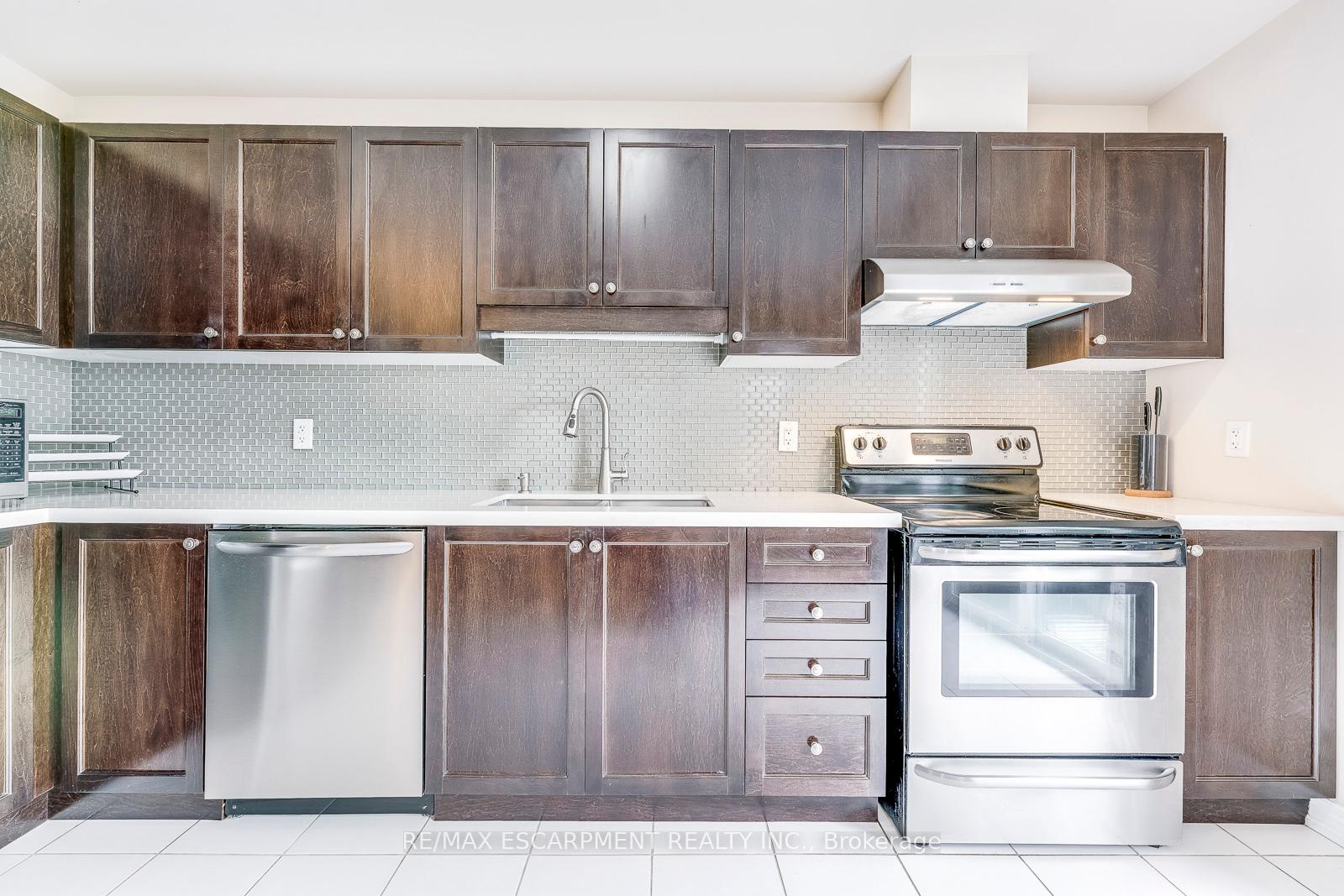 Photo 13 of 4184 Galileo Common Drive, Burlington, Shoreacres — HOMEH