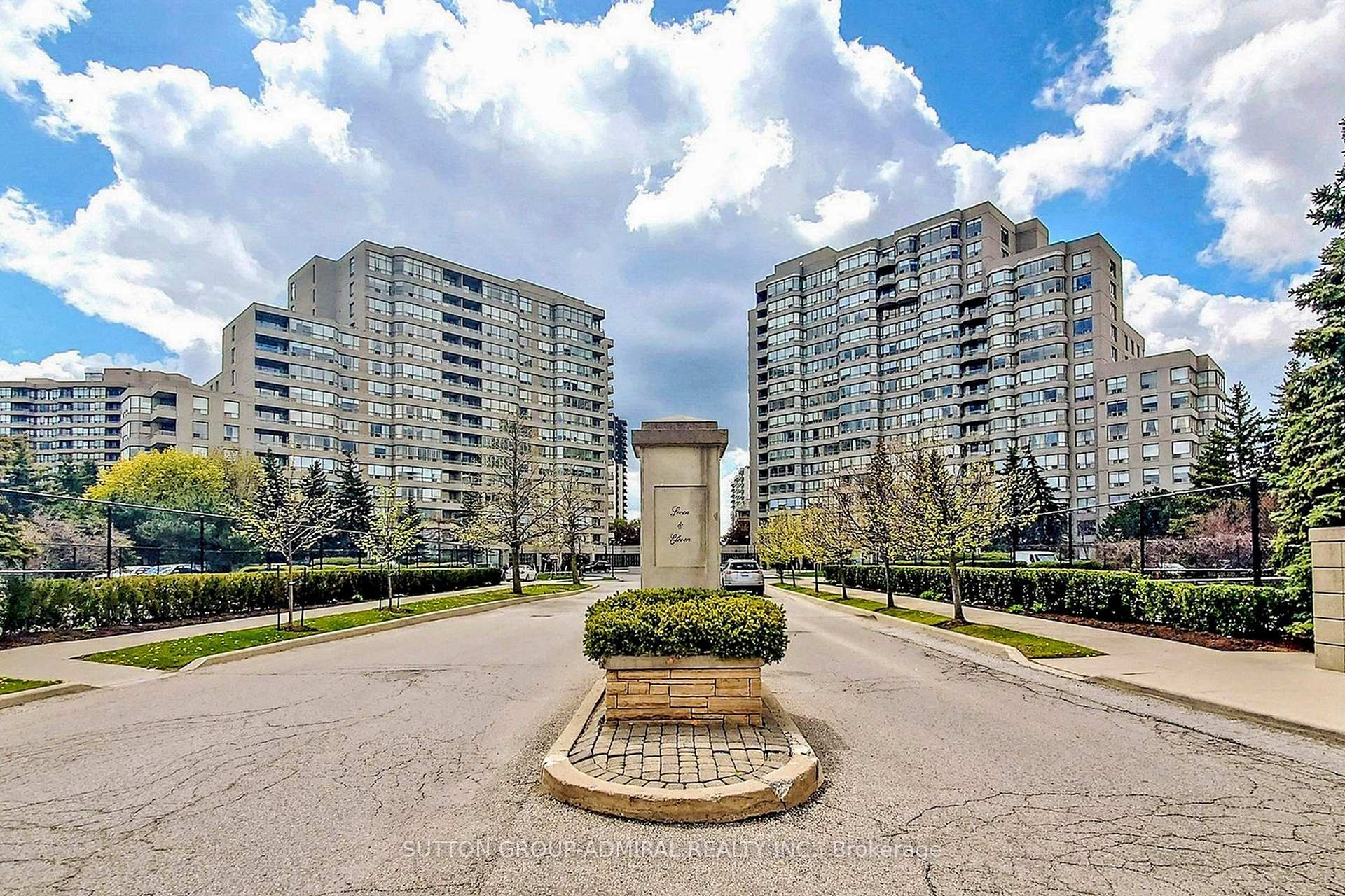 Photo 3 of Unit 512, 11 Townsgate Drive, Vaughan, Crestwood-Springfarm-Yorkhill — HOMEH