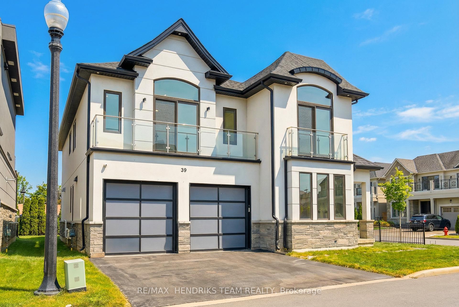Photo 1 of 39 Sunrow Gate, Hamilton, Lakeshore — HOMEH