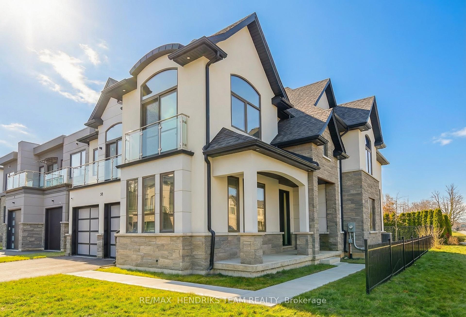 Photo 3 of 39 Sunrow Gate, Hamilton, Lakeshore — HOMEH