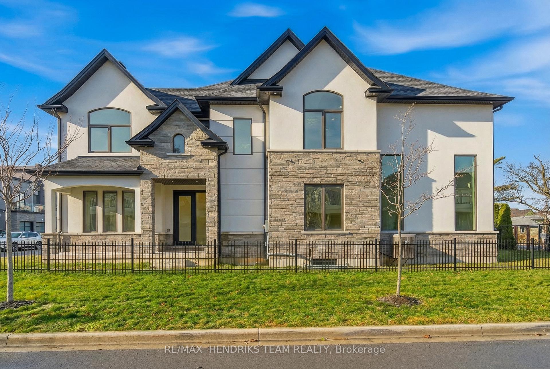 Photo 5 of 39 Sunrow Gate, Hamilton, Lakeshore — HOMEH