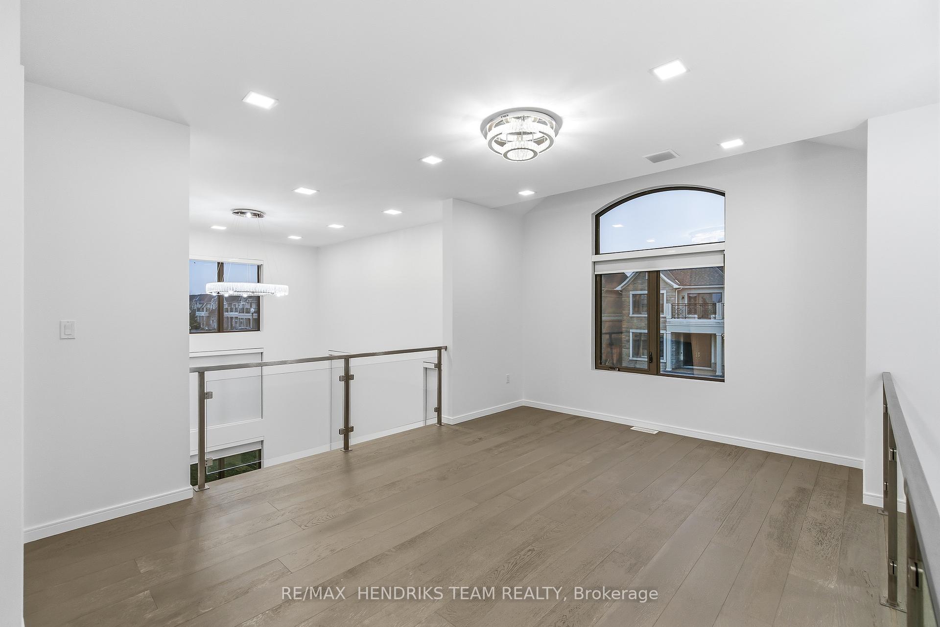 Photo 40 of 39 Sunrow Gate, Hamilton, Lakeshore — HOMEH