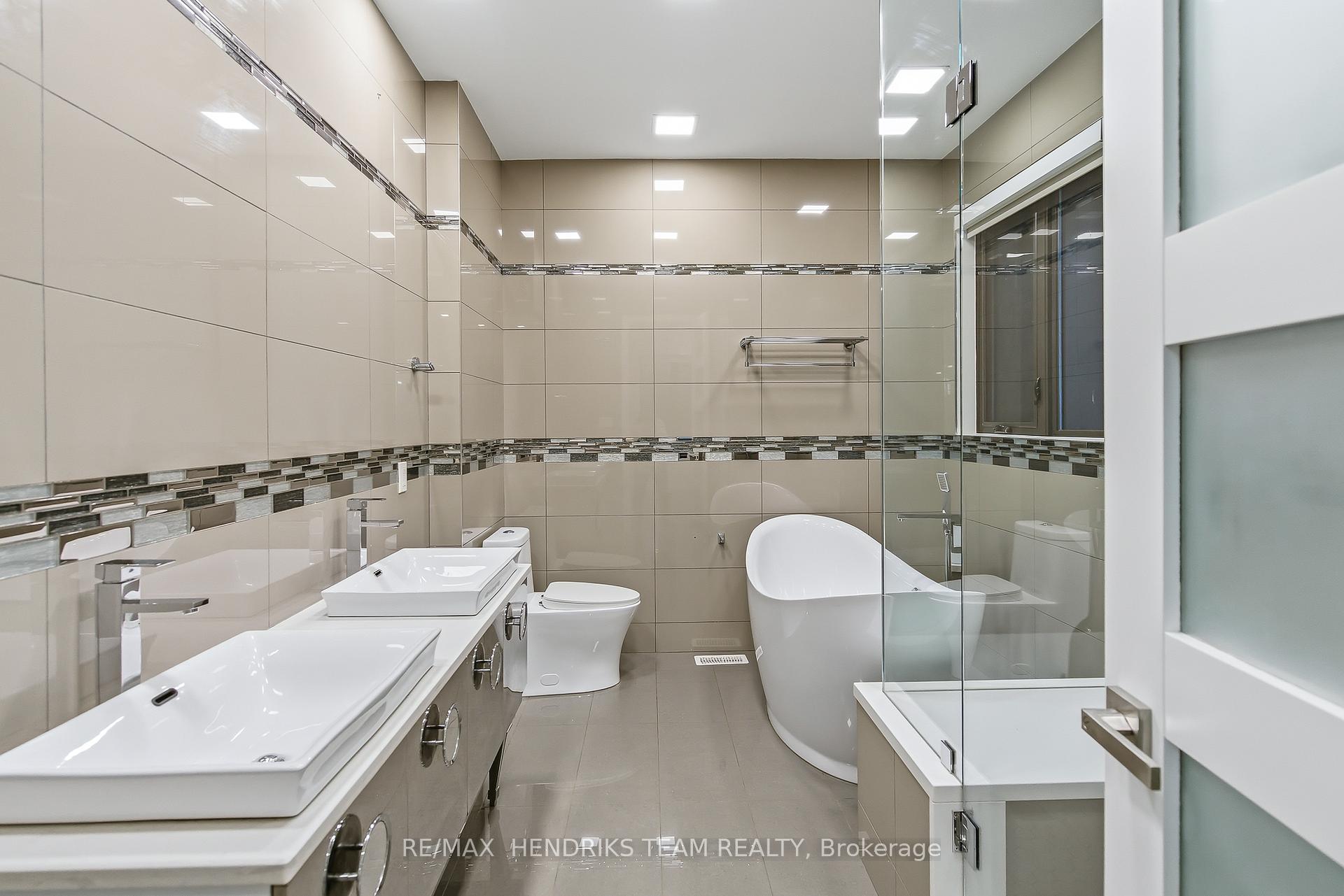 Photo 18 of 39 Sunrow Gate, Hamilton, Lakeshore — HOMEH