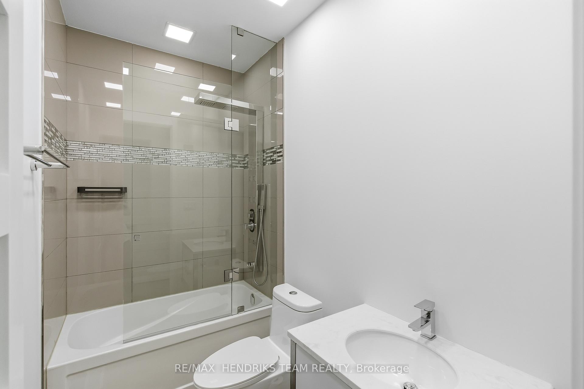 Photo 16 of 39 Sunrow Gate, Hamilton, Lakeshore — HOMEH