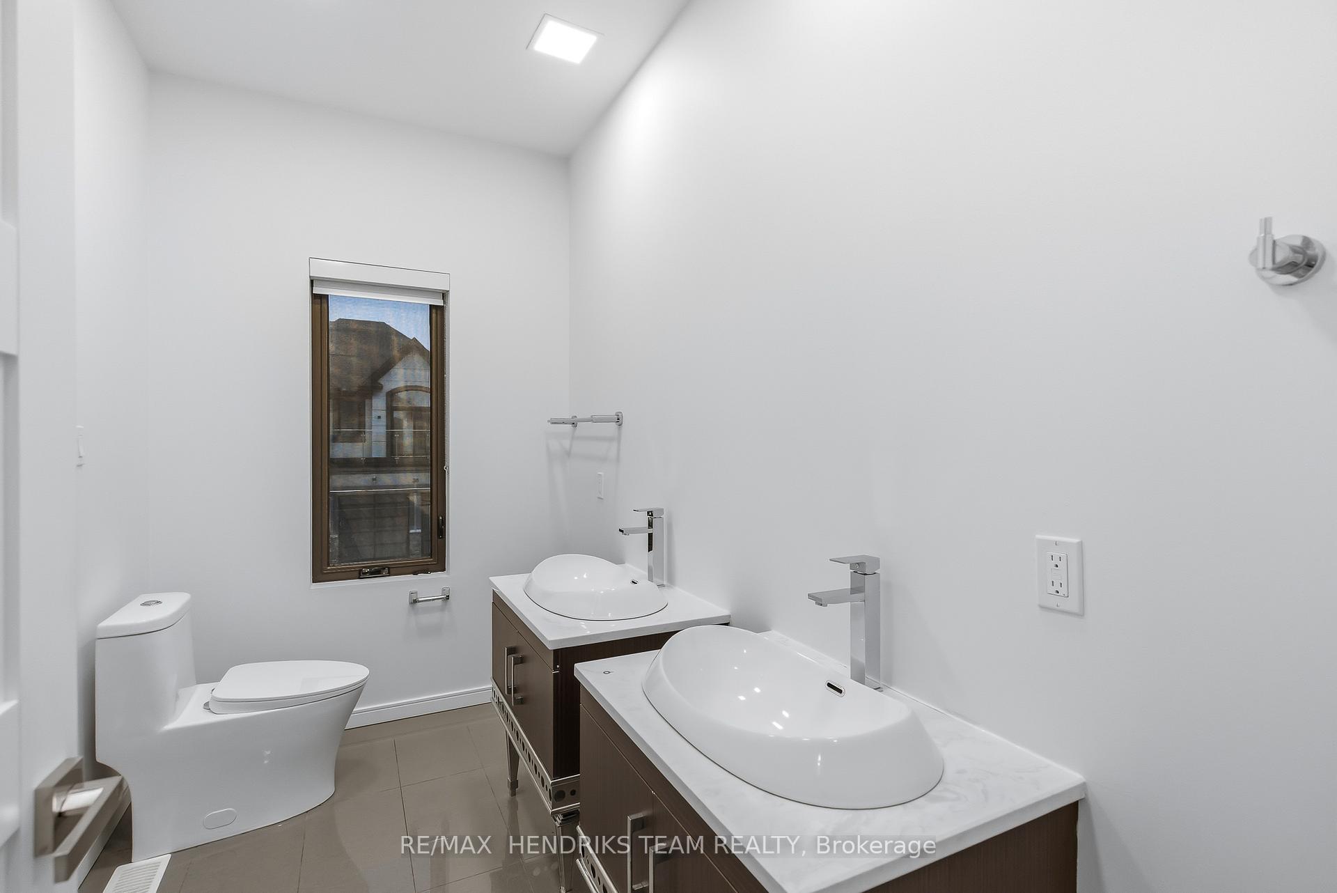 Photo 35 of 39 Sunrow Gate, Hamilton, Lakeshore — HOMEH