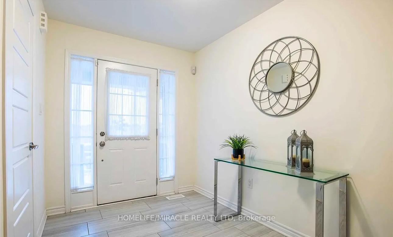 Front of Unit Main floor, 122 Thornbush Boulevard