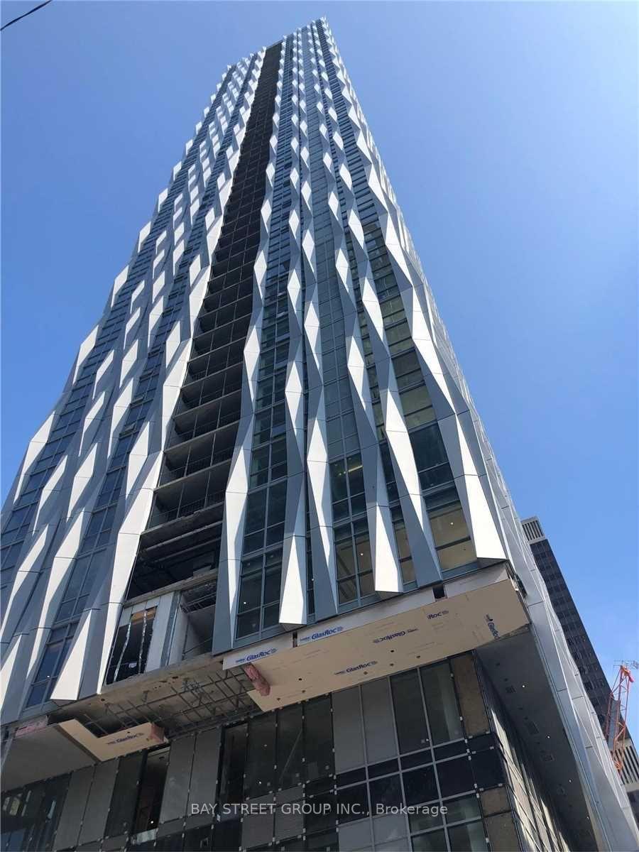 Front of Unit 1609, 1 Yorkville Avenue