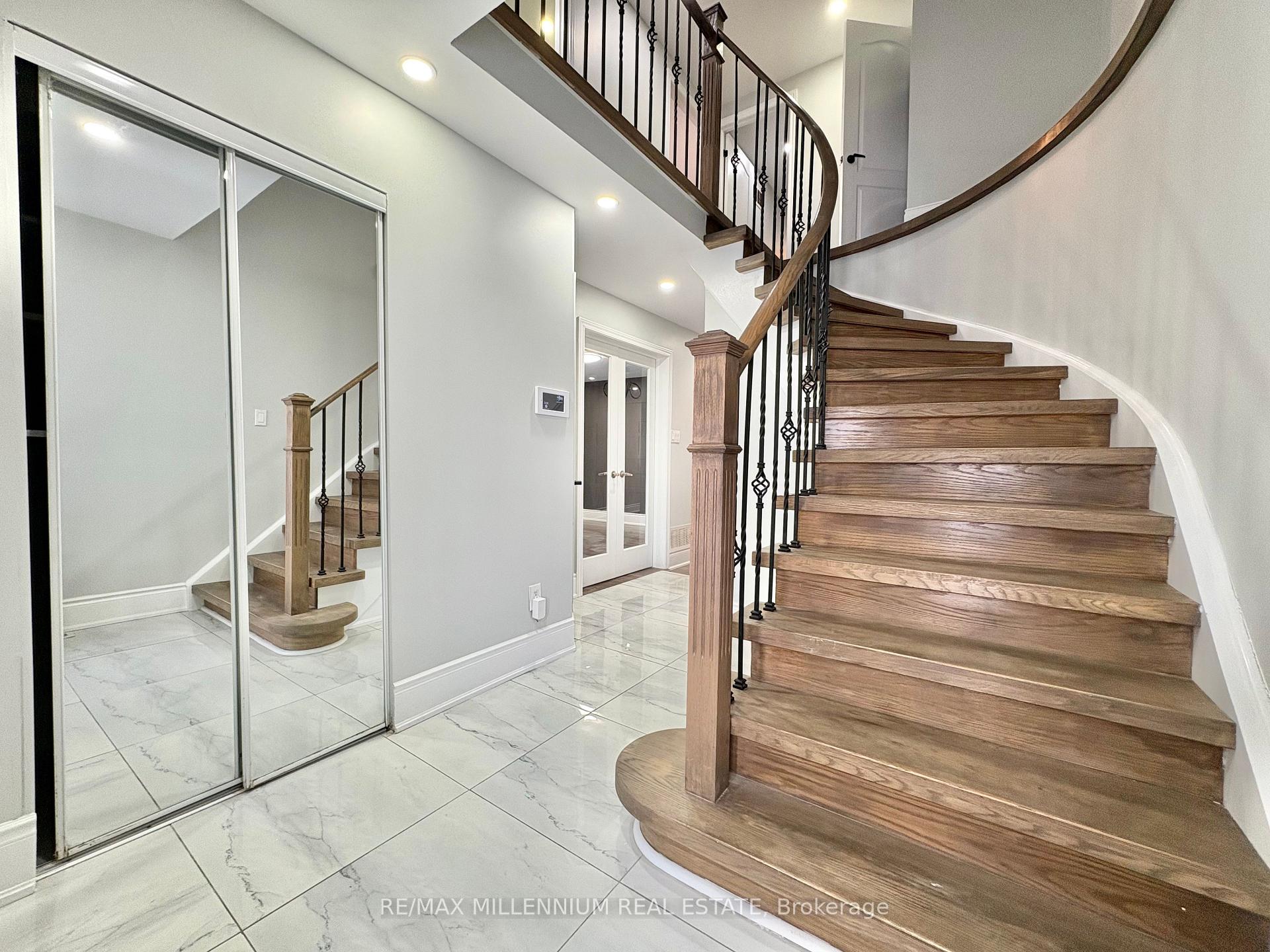 Photo 3 of 28 Hendricks Crescent, Brampton, Fletcher's West — HOMEH