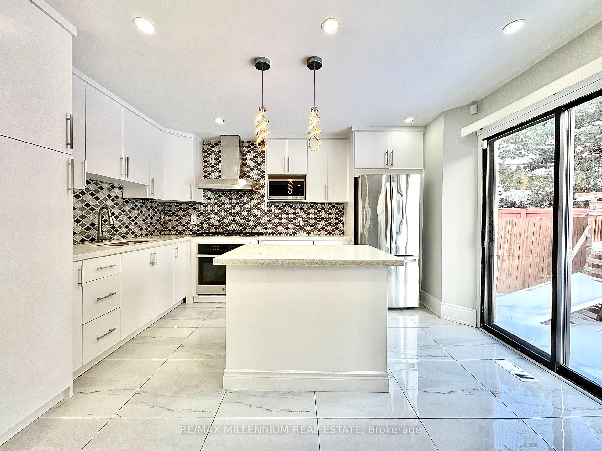 Photo 31 of 28 Hendricks Crescent, Brampton, Fletcher's West — HOMEH