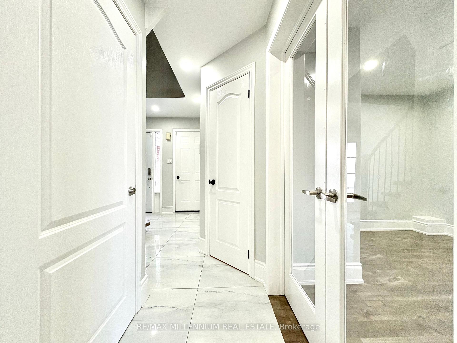 Photo 7 of 28 Hendricks Crescent, Brampton, Fletcher's West — HOMEH