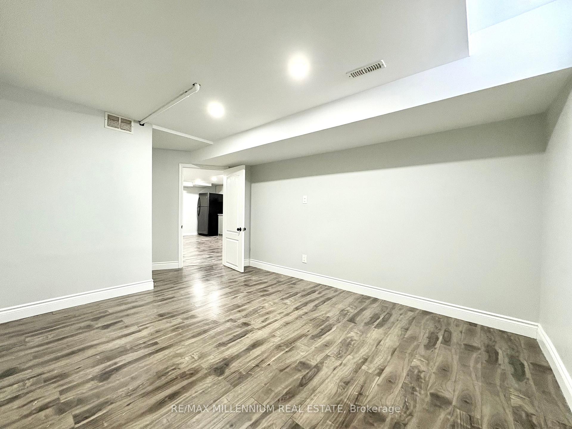 Photo 19 of 28 Hendricks Crescent, Brampton, Fletcher's West — HOMEH