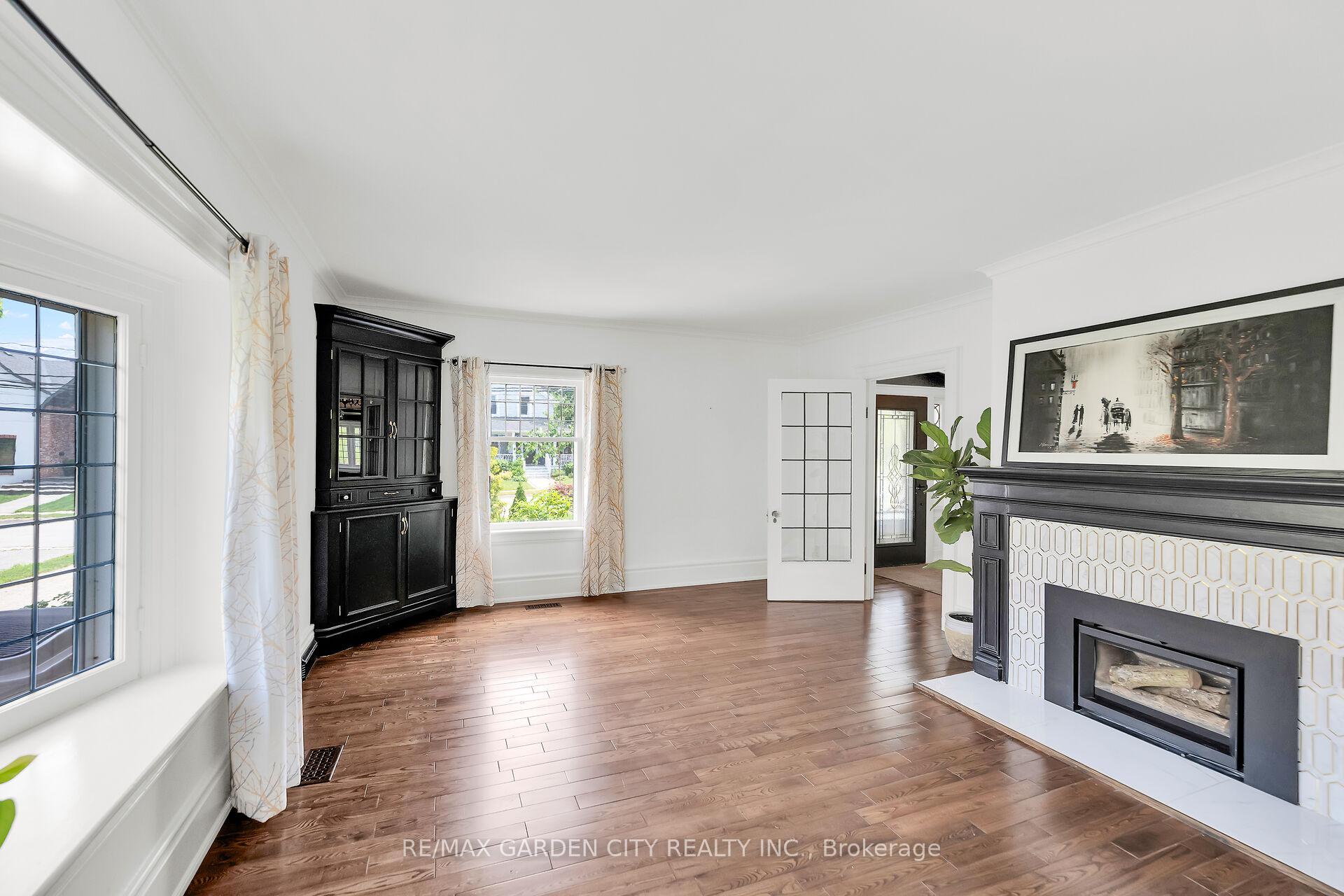 Photo 21 of 14 Robinson Street S, Grimsby, Grimsby East — HOMEH