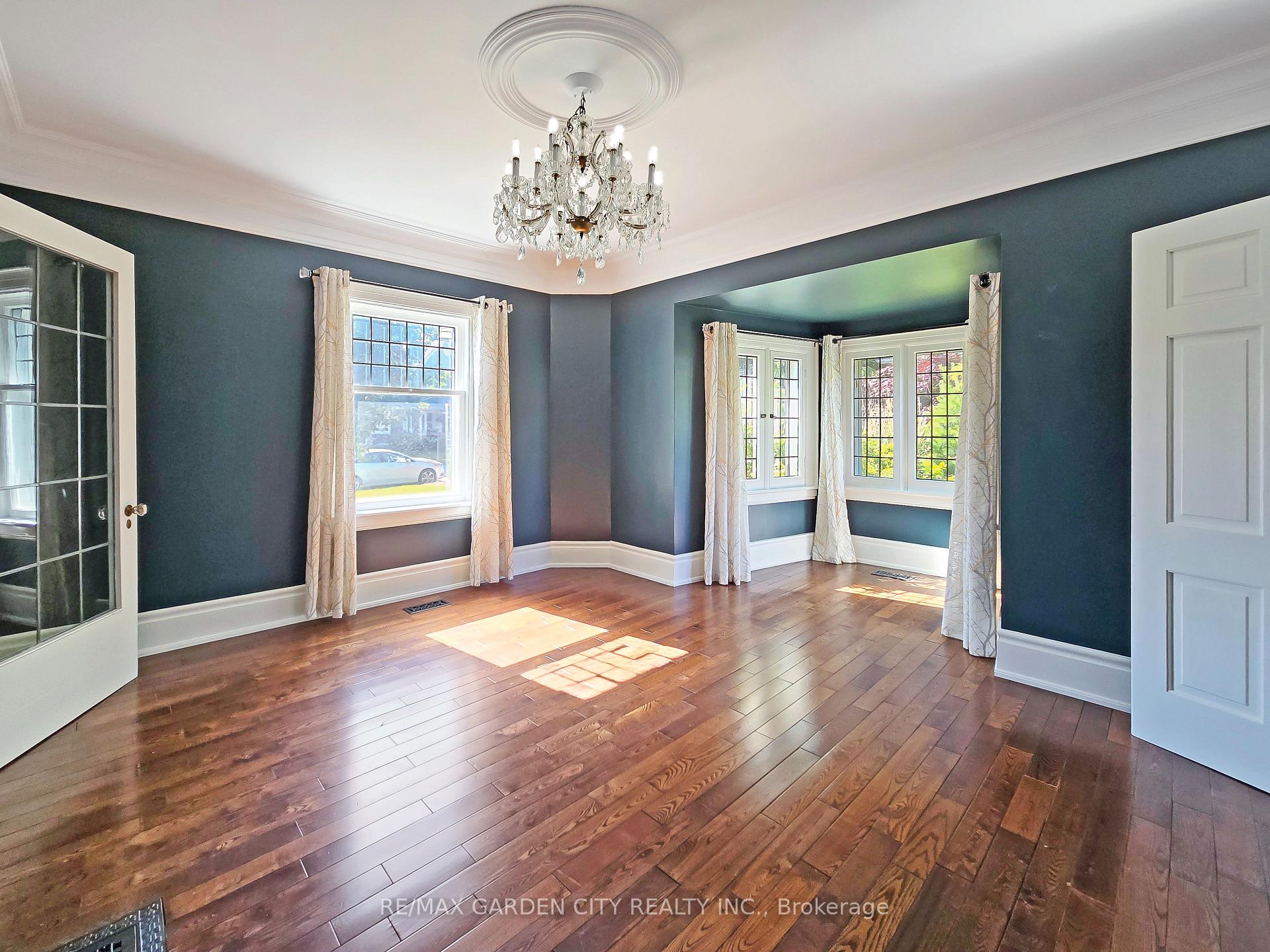 Photo 31 of 14 Robinson Street S, Grimsby, Grimsby East — HOMEH