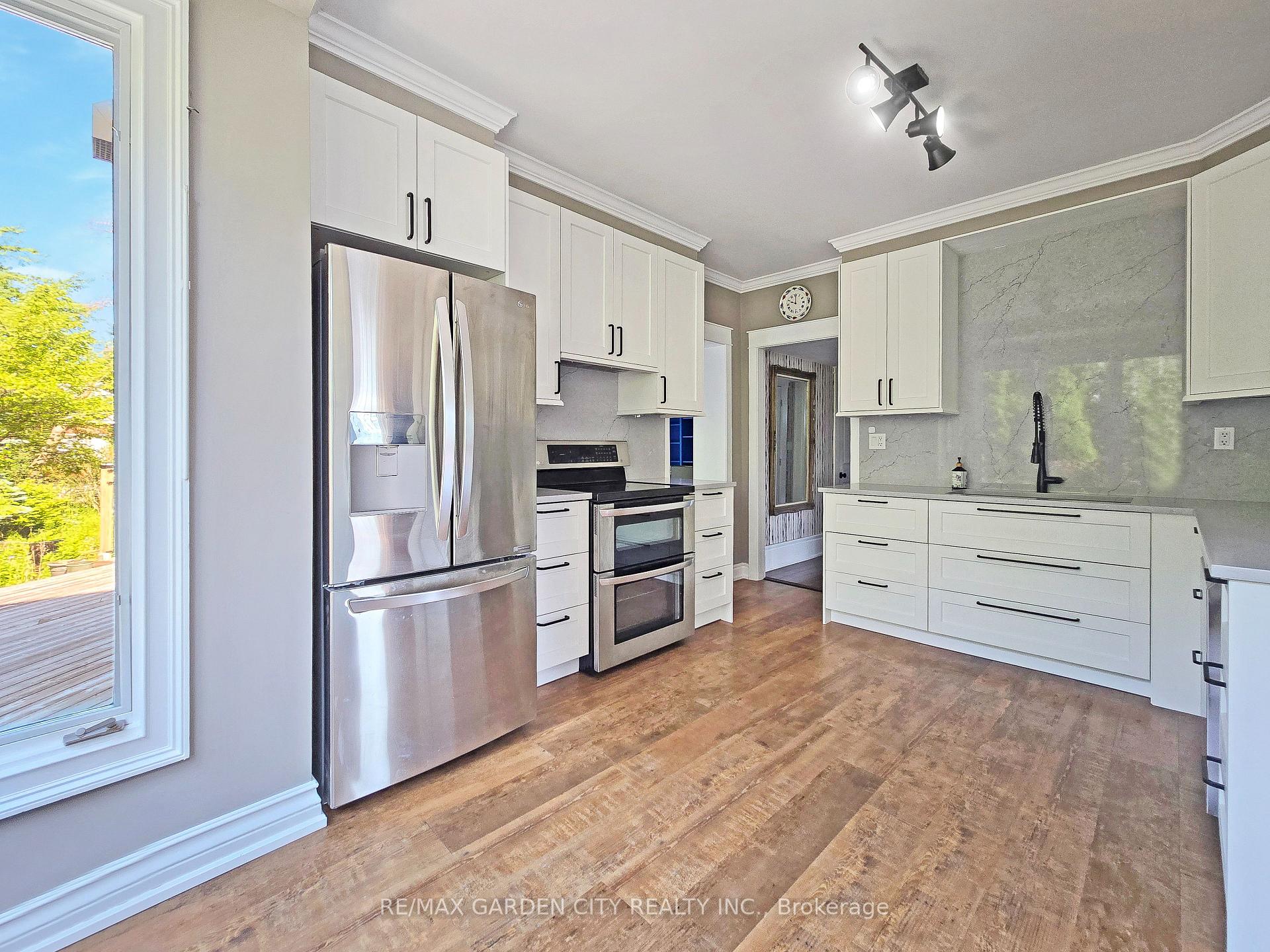 Photo 9 of 14 Robinson Street S, Grimsby, Grimsby East — HOMEH