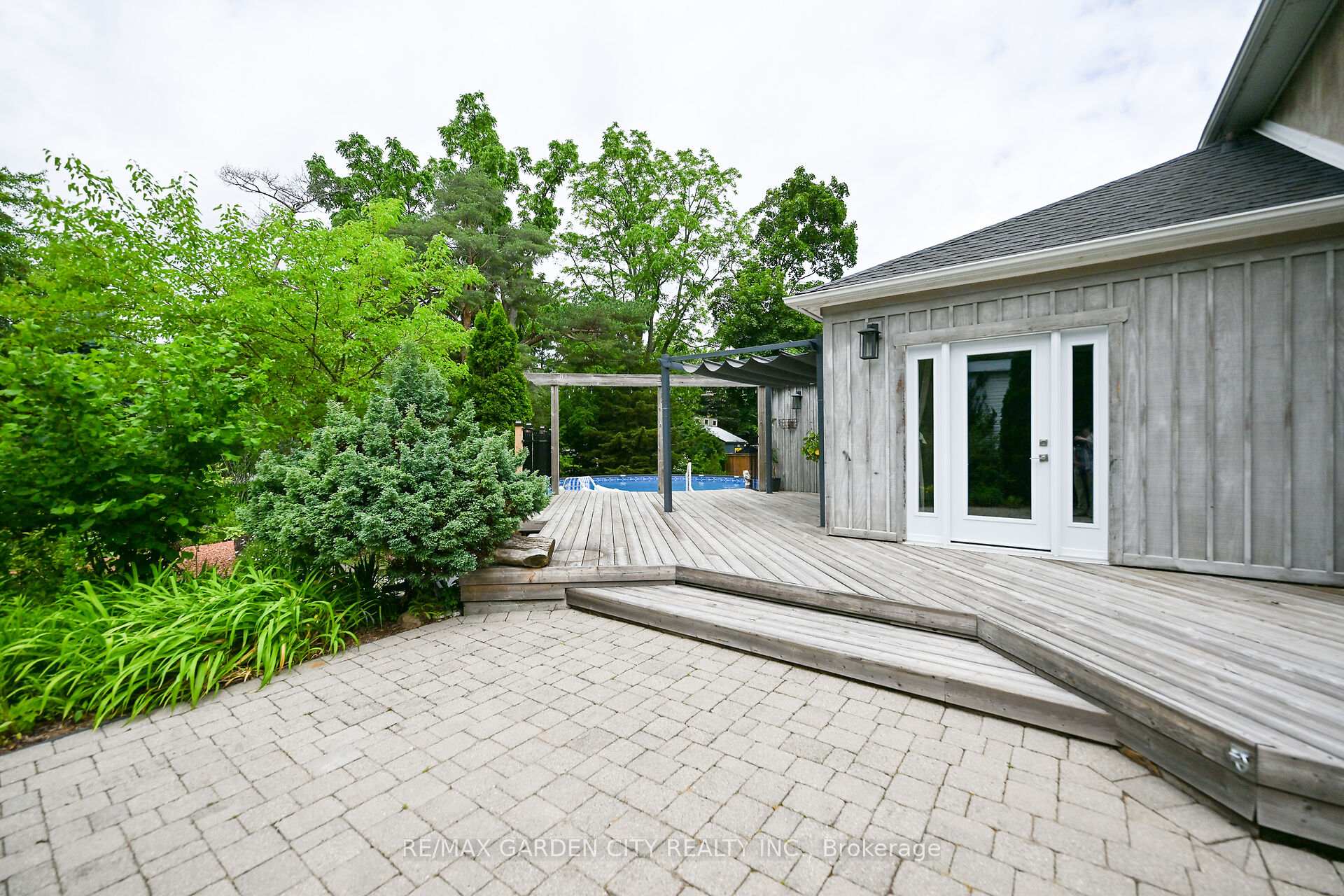 Photo 46 of 14 Robinson Street S, Grimsby, Grimsby East — HOMEH