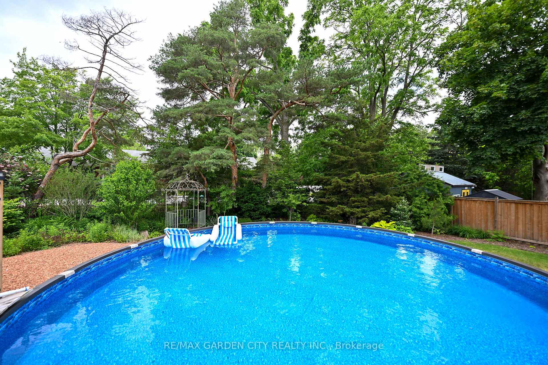 Photo 27 of 14 Robinson Street S, Grimsby, Grimsby East — HOMEH