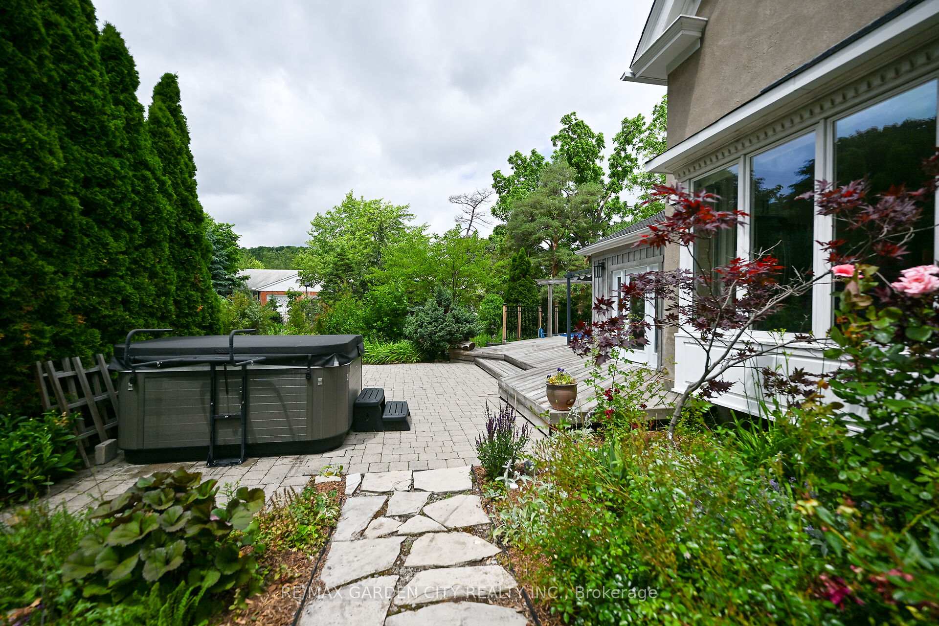 Photo 47 of 14 Robinson Street S, Grimsby, Grimsby East — HOMEH