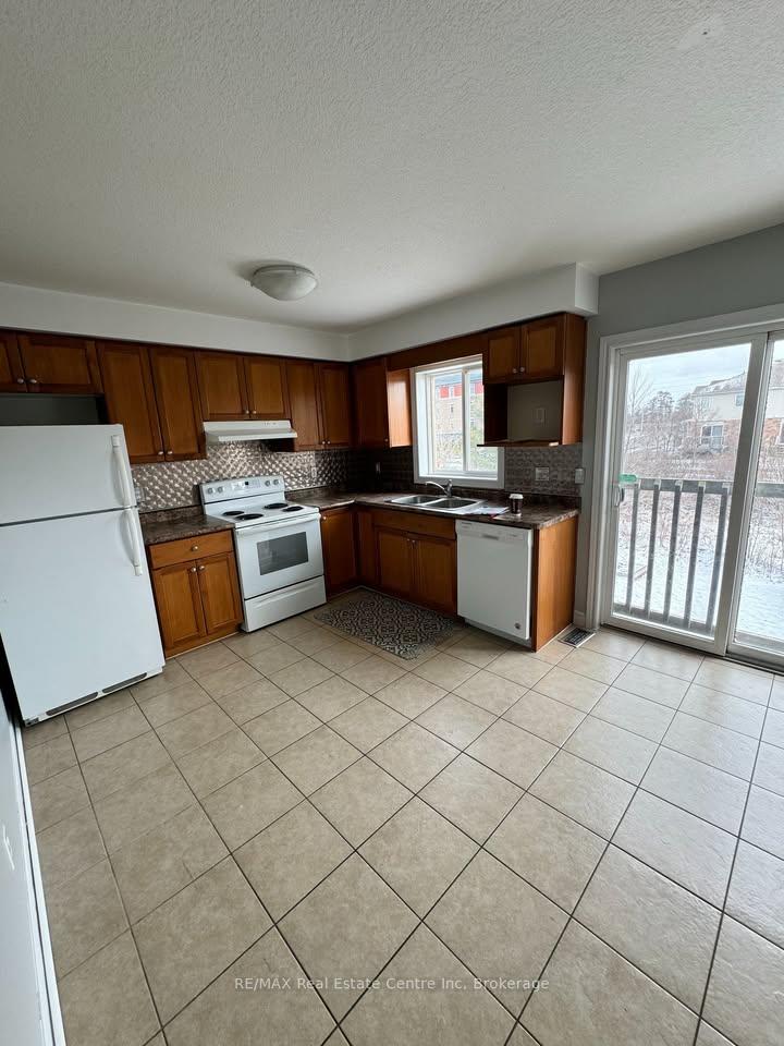 Photo 4 of Unit UPPER, 76 Clough Crescent, Guelph, Pineridge/Westminster Woods — HOMEH