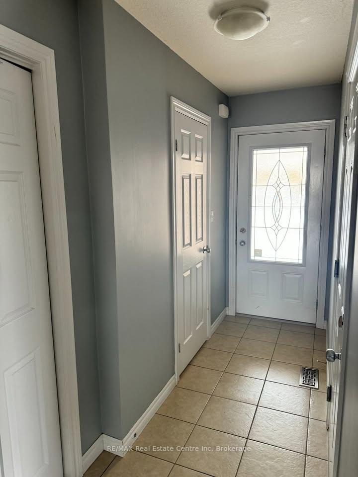 Photo 10 of Unit UPPER, 76 Clough Crescent, Guelph, Pineridge/Westminster Woods — HOMEH
