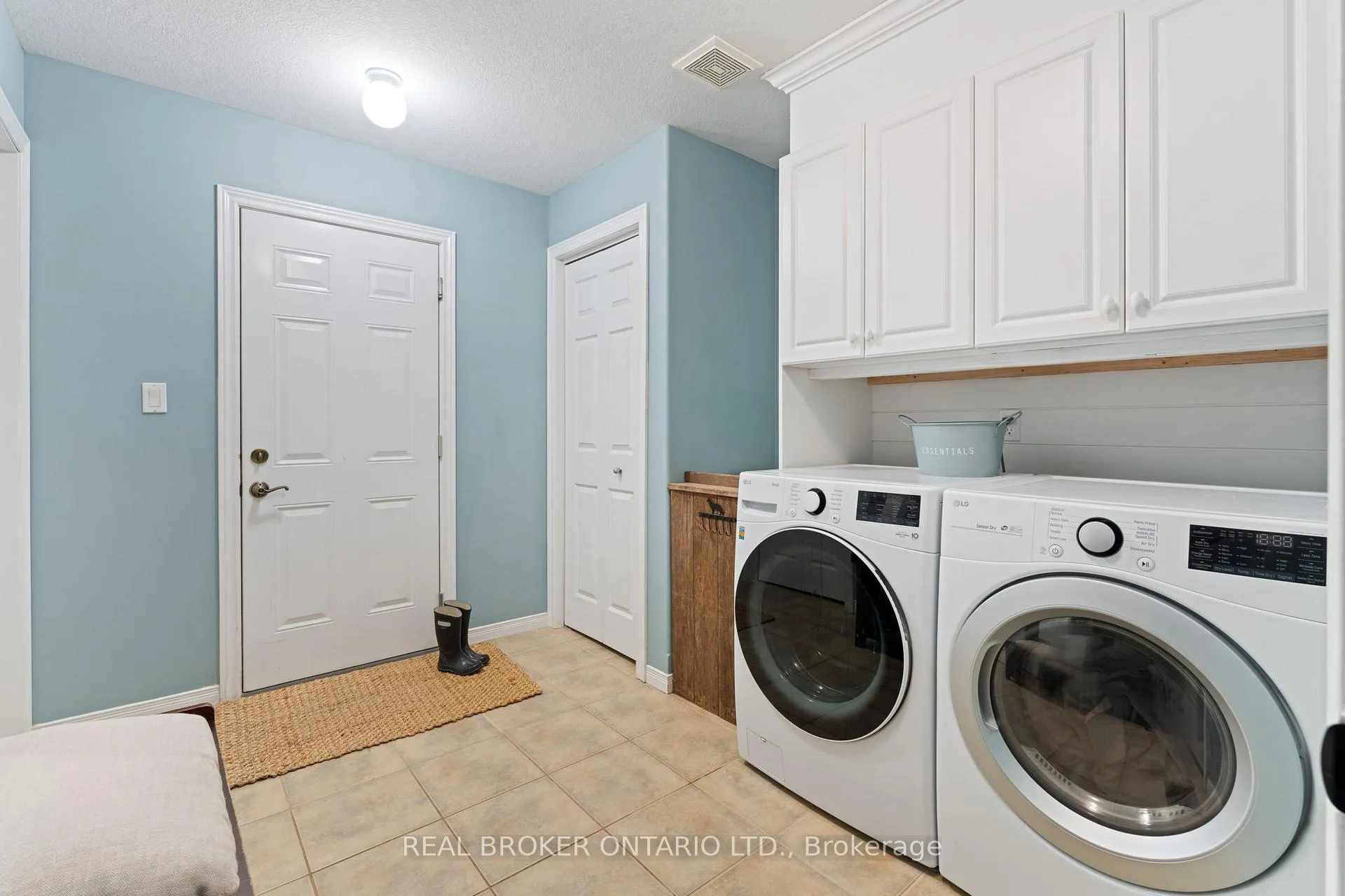 Photo 33 of 17 Coutts Court, Guelph, Pineridge/Westminster Woods — HOMEH