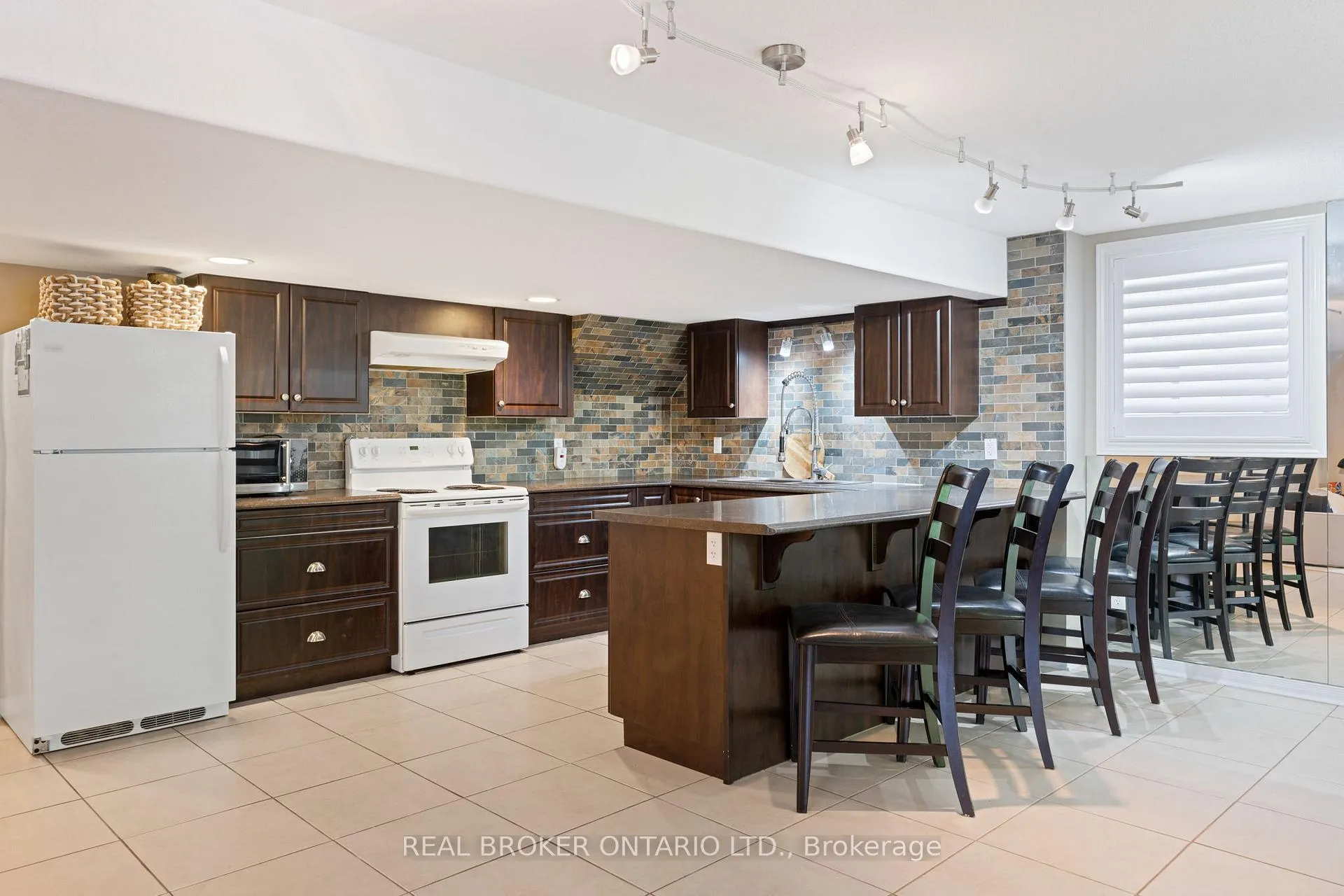Photo 57 of 17 Coutts Court, Guelph, Pineridge/Westminster Woods — HOMEH