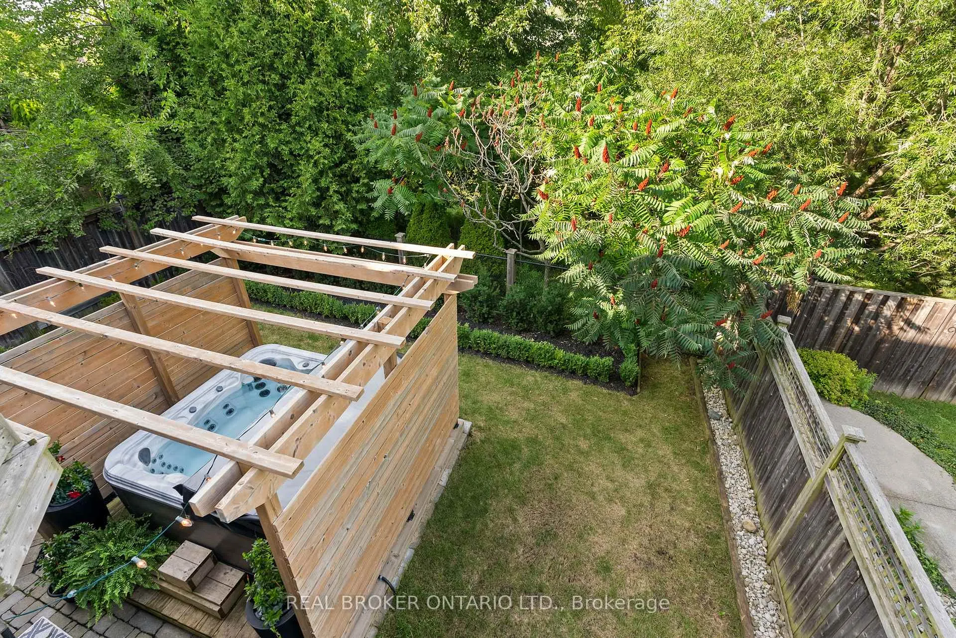 Photo 86 of 17 Coutts Court, Guelph, Pineridge/Westminster Woods — HOMEH