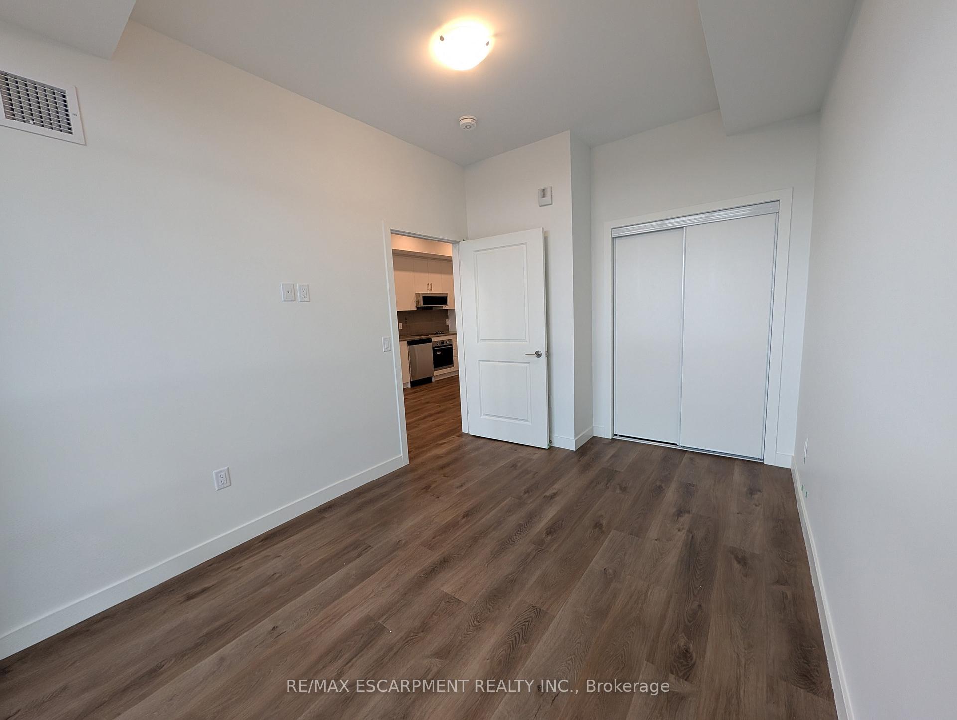 Photo 7 of Unit 612, 461 Green Road, Hamilton, Lakeshore — HOMEH