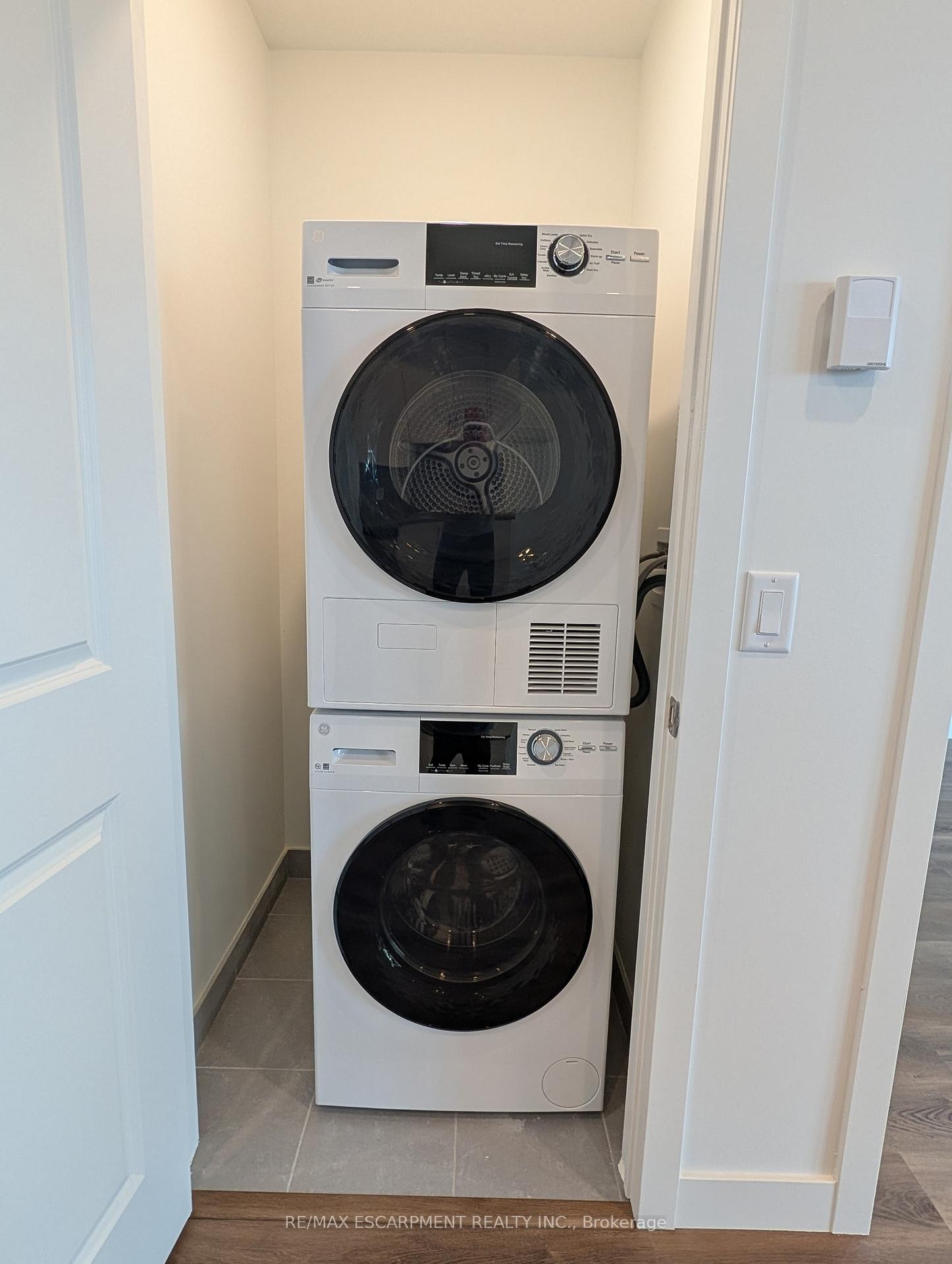 Photo 2 of Unit 612, 461 Green Road, Hamilton, Lakeshore — HOMEH
