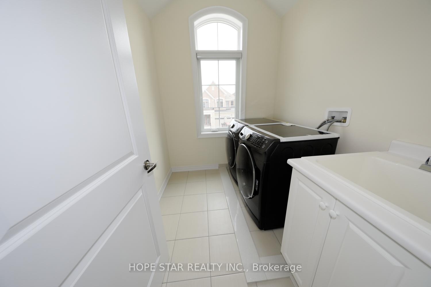 Photo 15 of 23 Argelia Crescent, Brampton, Credit Valley — HOMEH