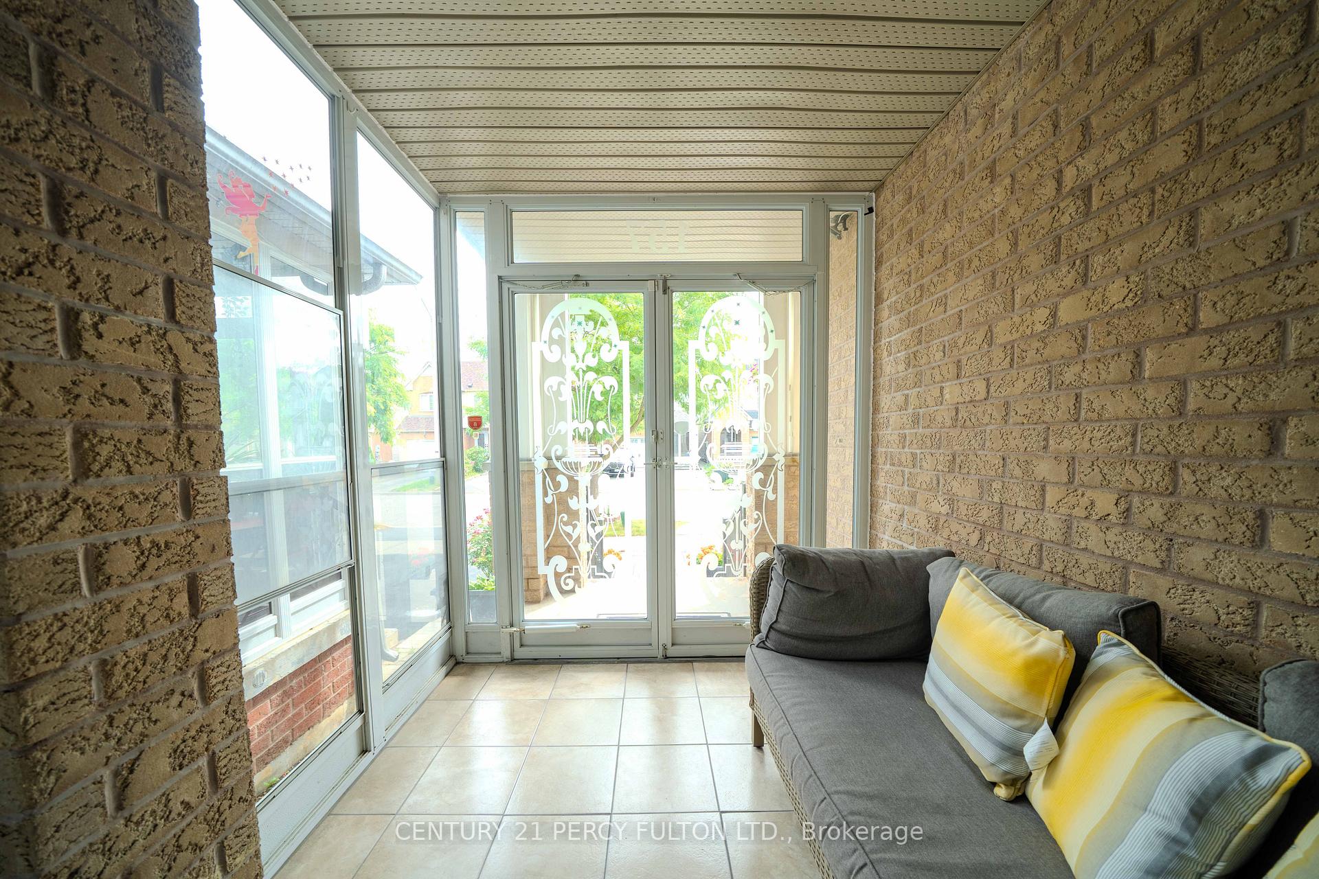Photo 3 of 157 Billingsley Crescent, Markham, Cedarwood — HOMEH
