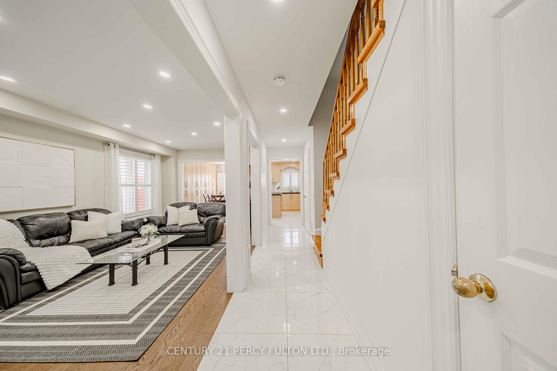Photo 2 of 157 Billingsley Crescent, Markham, Cedarwood — HOMEH